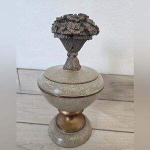 Decorative Pedestal Urn with Floral Finial – Lidded Accent Box